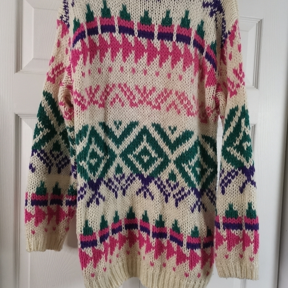Soft seasonal sweater - Picture 2 of 6